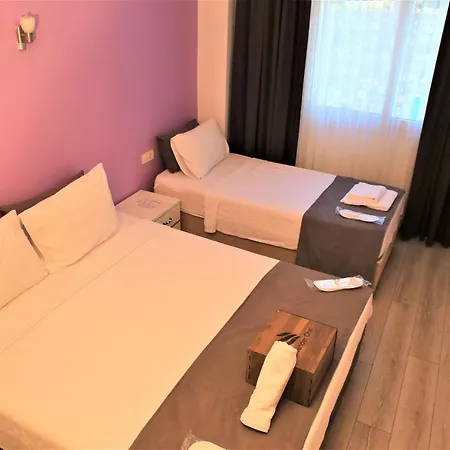 מלון Lavender 2*