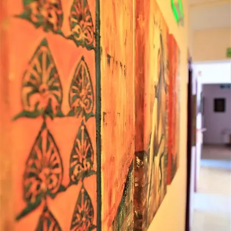 מלון Lavender 2*