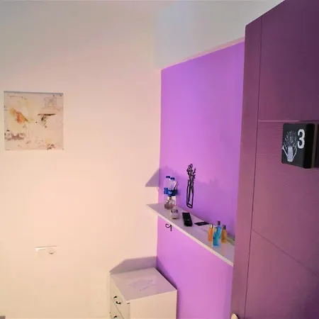 Lavender מלון 2*