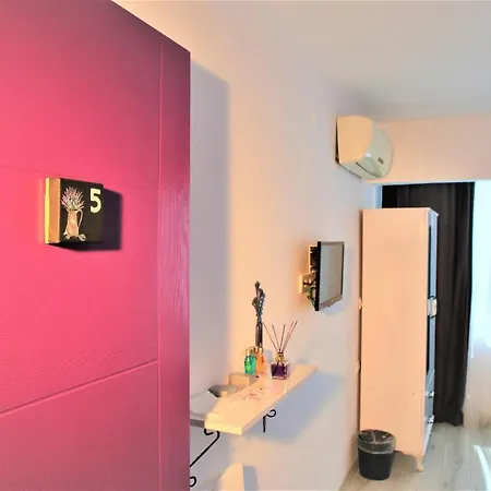 Lavender Hotel 2*